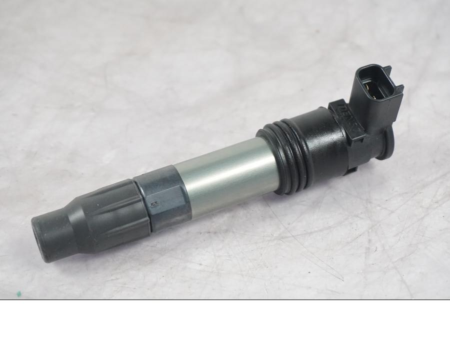 Framsidan på Tändspole från en KTM 1290 Super Duke R -2022 motorcykel.