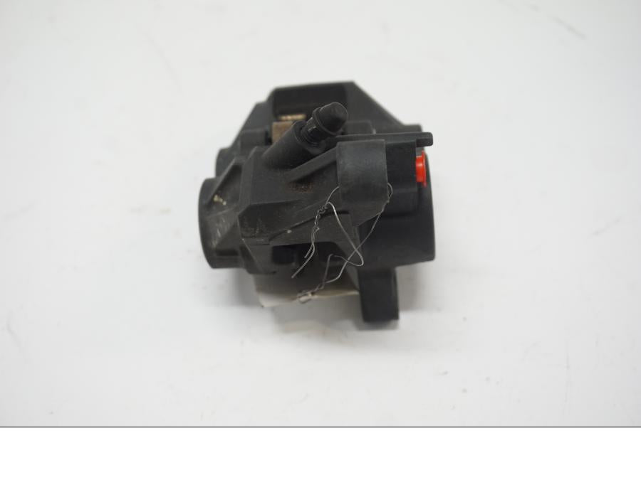 Vänster sida på Bromsok från en Yamaha FZ1-SA -2007 motorcykel.