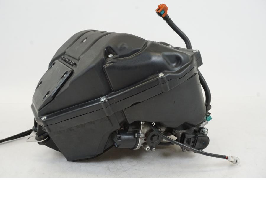 Snett nerifrån på Luftburk från en Yamaha YZF 1000 R1 -2009 motorcykel.