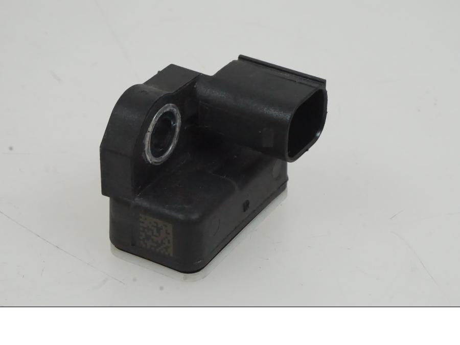 Baksidan på Acceleration Sensor från en KTM 1290 Super Duke -2019 motorcykel.