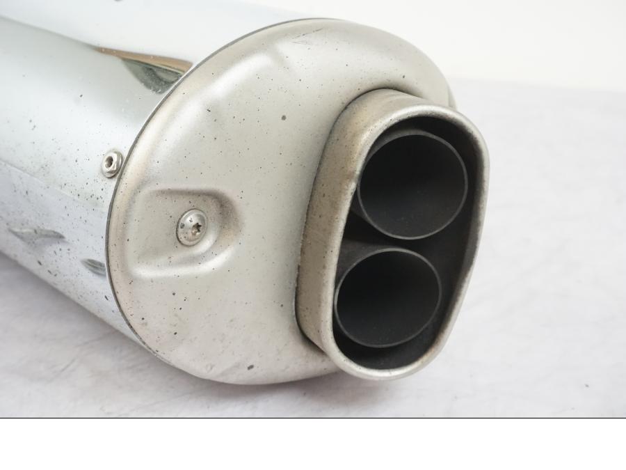 Vänster sida på Ljuddämpare från en BMW R 1200 GSA -2012 motorcykel.