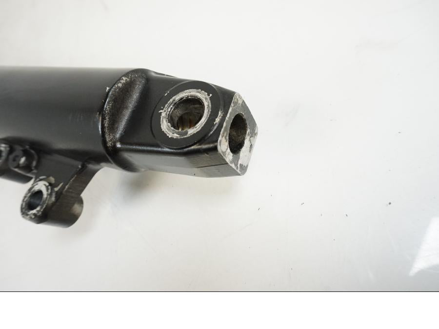 Vänster sida på Gaffelben från en Suzuki GSX 600 F -1998 motorcykel.