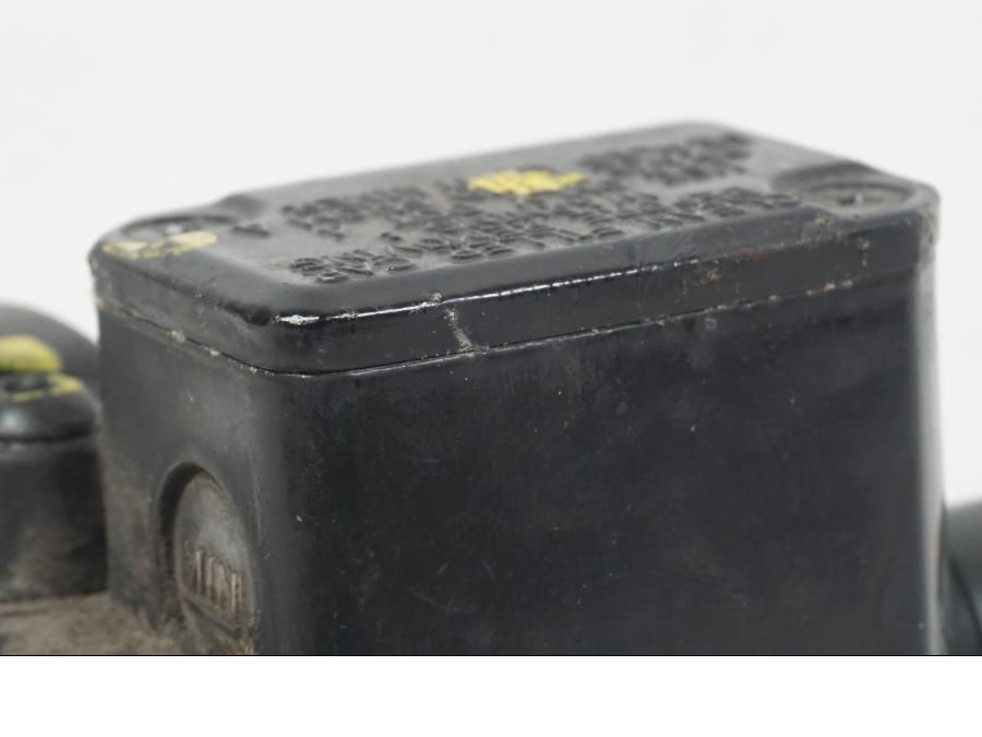 Baksidan på Bromshuvudcylinder från en Piaggio MP3 250 -2006 motorcykel.