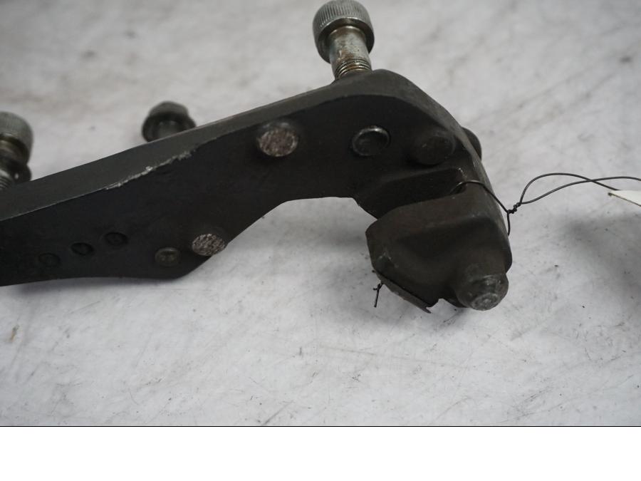 Vänster sida på Bromsoksfäste från en Honda VF 750 C -1983 motorcykel.