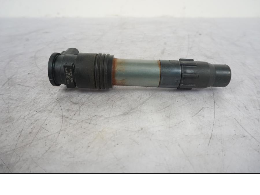 Baksidan på Tändspole från en Kawasaki Versys 650 -2014 motorcykel.