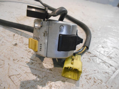 Baksidan på Styrelreglage från en Suzuki VZ 800 -1998 motorcykel.