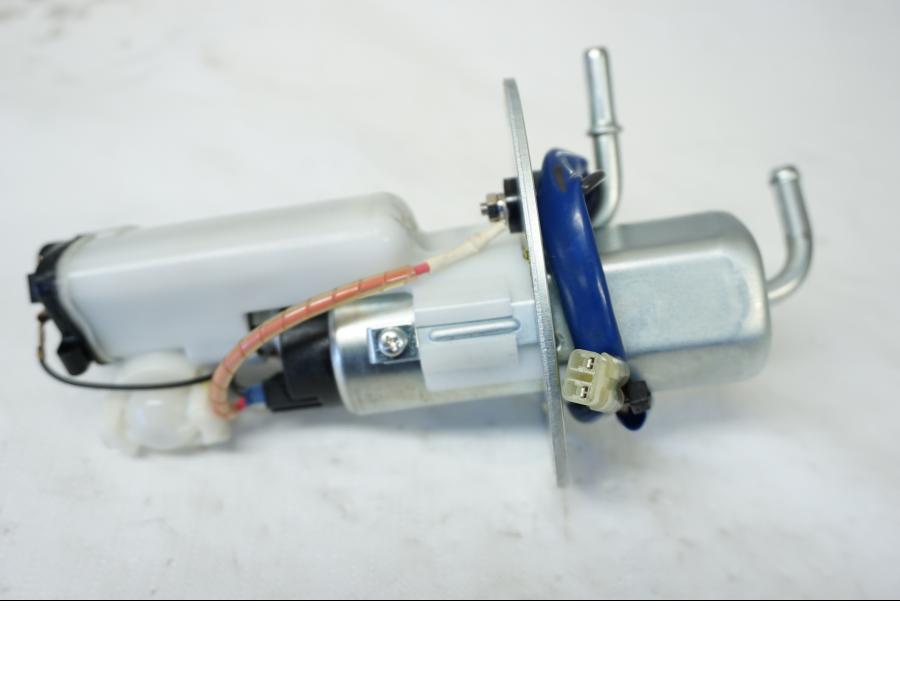 Baksidan på Bensinpump insprut från en Kawasaki Z 800 -2013 motorcykel.