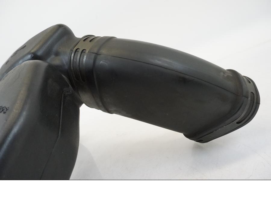 Baksidan på Luftintag från en Kawasaki ZX-12R -2000 motorcykel.