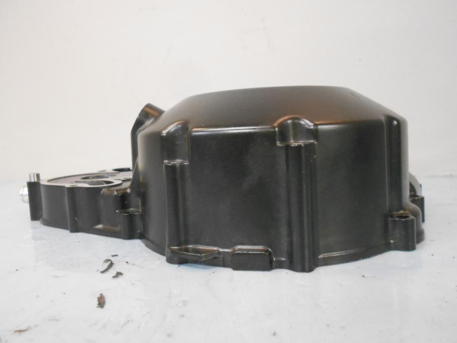 Snett uppifrån på Motorkåpa från en Suzuki DL 1000 -2013 motorcykel.