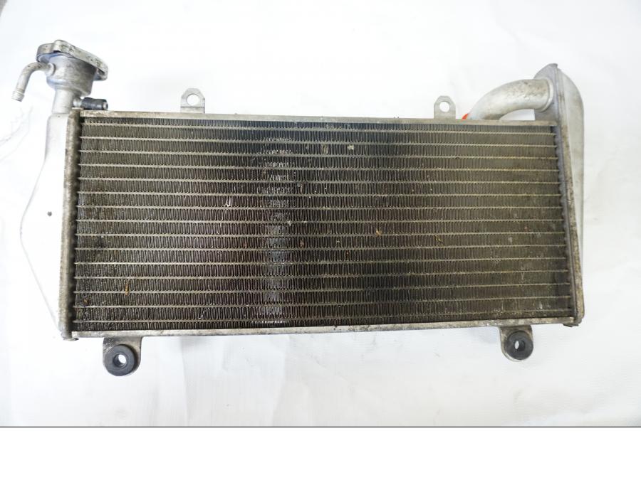 Baksidan på Vattenkyl från en Ducati 899 Panigale -2015 motorcykel.