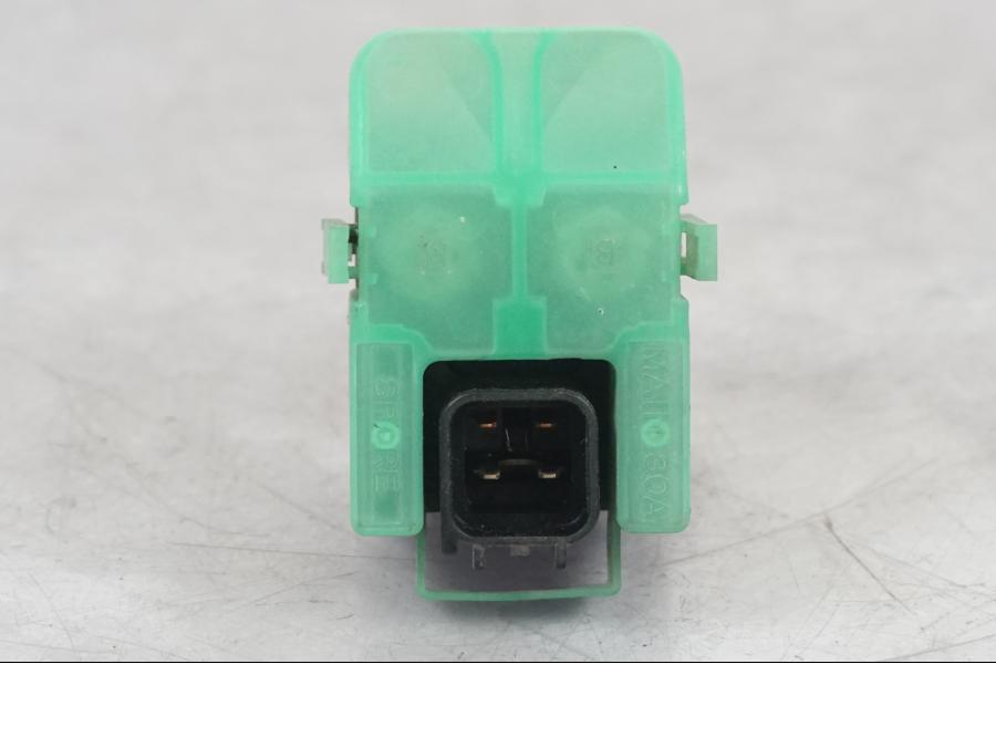 Baksidan på Startrelä från en Suzuki SV 650 -1999 motorcykel.