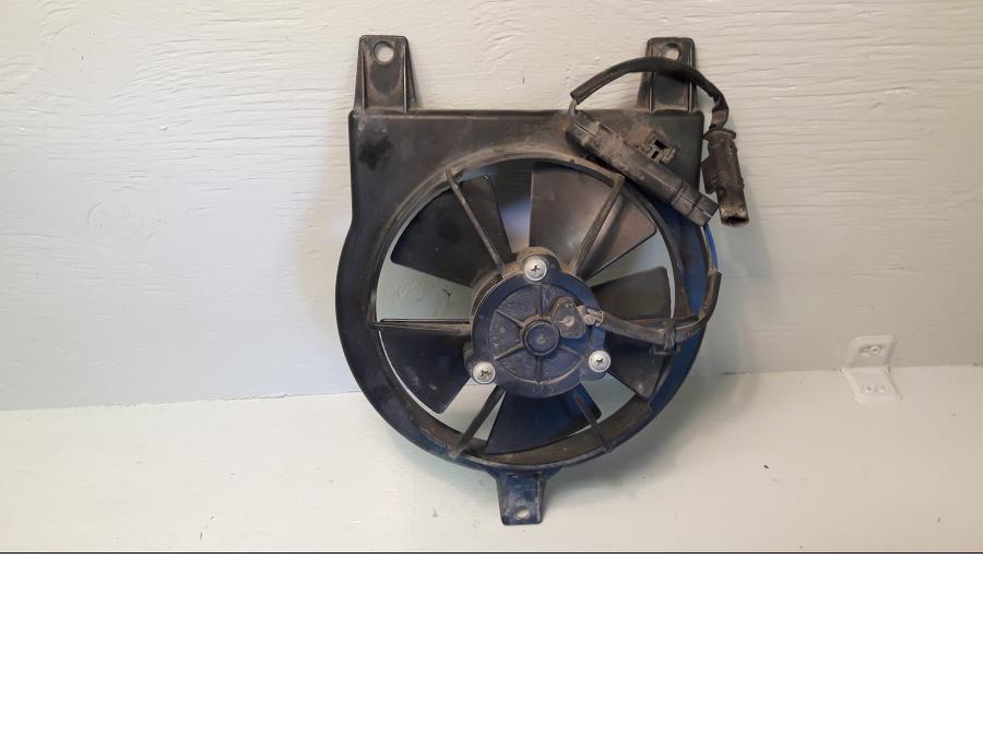 Framsidan på Vattenkylfläkt från en BMW F 800 GS -2009 motorcykel.