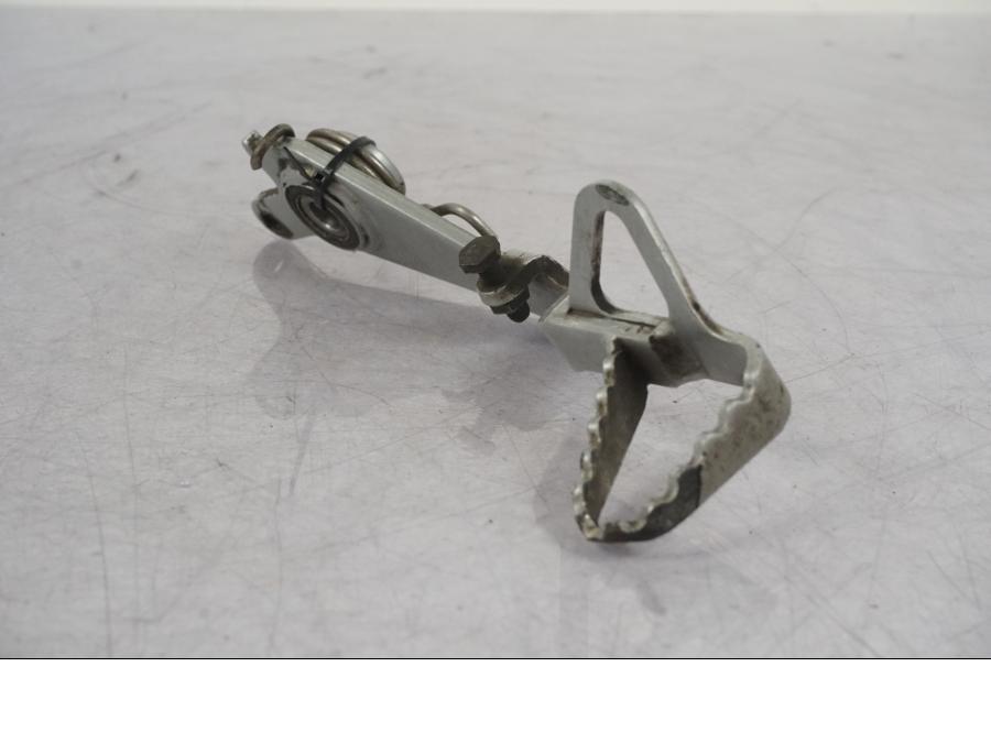 Framsidan på Bromspedal från en BMW R 1100 GS -1998 motorcykel.