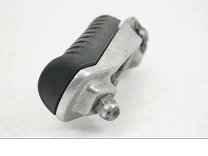 Snett uppifrån på Fotpinne från en Kawasaki ZX-12R -2000 motorcykel.