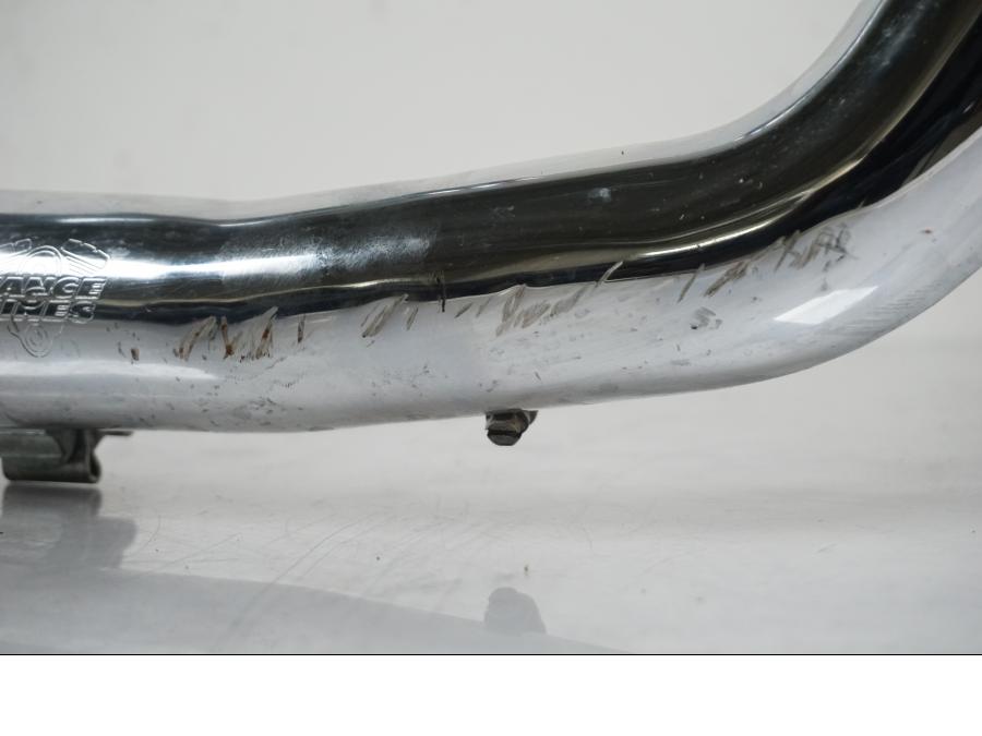 Höger sida på Avgassystem Sport från en H-D Softail Standard FXST -2001 motorcykel.