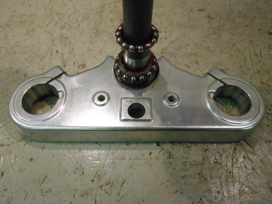 Baksidan på Gaffelkrona från en Triumph Speedmaster -2010 motorcykel.