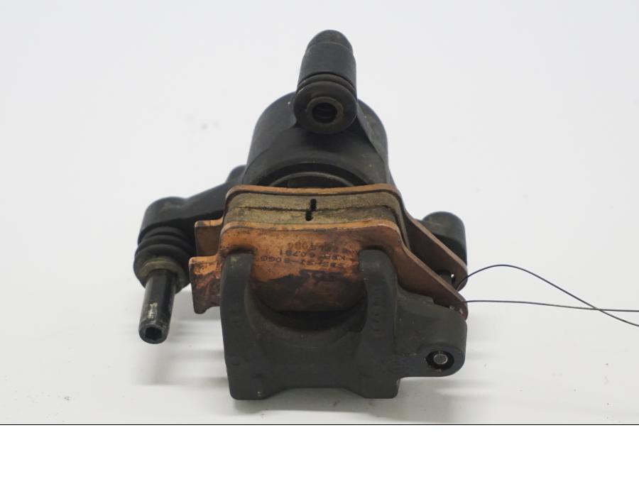 Baksidan på Bromsok från en BMW F 700 GS -2013 motorcykel.