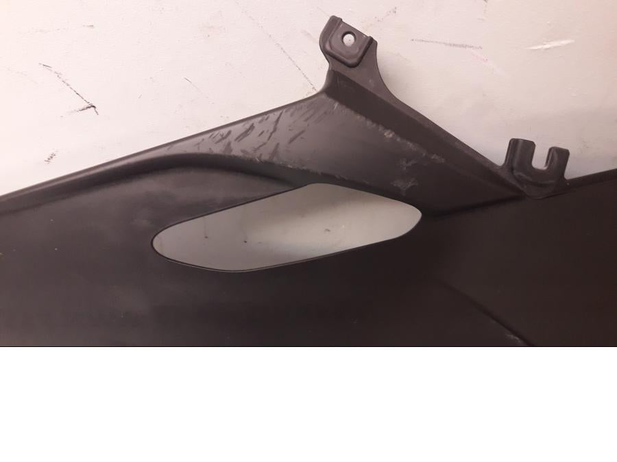 Baksidan på Magkåpa från en BMW K 1300 S -2014 motorcykel.