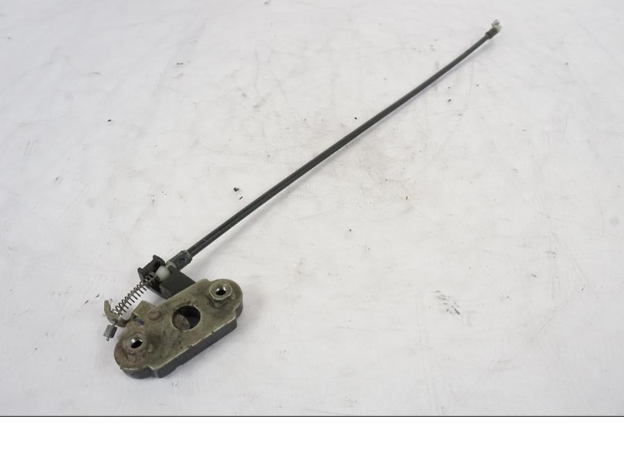 Framsidan på Sadellåsmekanism från en KTM 125 Duke -2017 motorcykel.