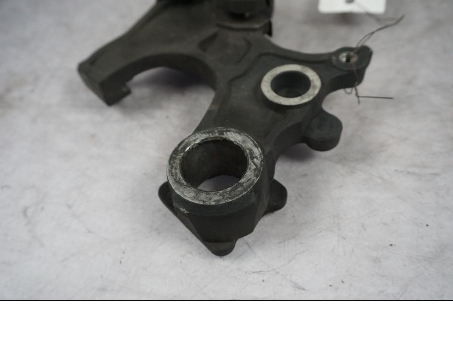 Baksidan på Bromsoksfäste från en Suzuki GSX 1300 BK -2008 motorcykel.