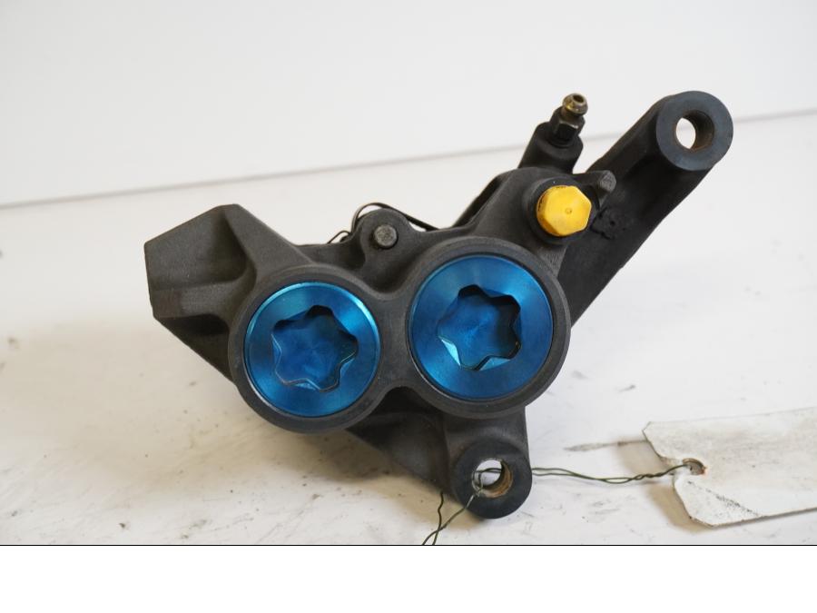 Framsidan på Bromsok från en Yamaha BT 1100 -2004 motorcykel.