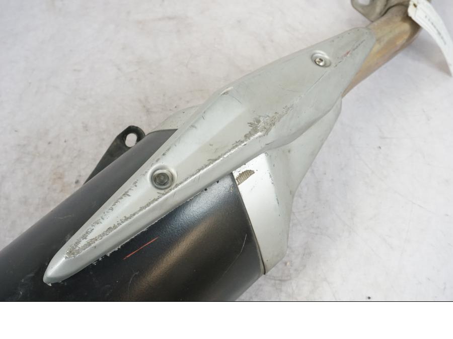 Snett uppifrån på Ljuddämpare från en Kawasaki Z 750 -2008 motorcykel.