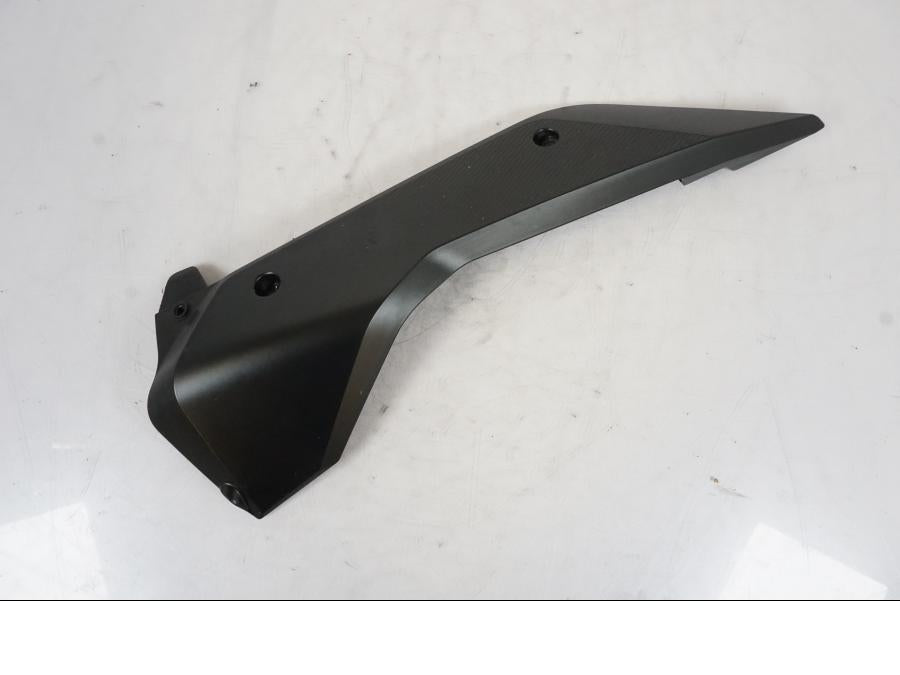 Framsidan på Sidopanel från en KTM 1290 Super Duke -2019 motorcykel.