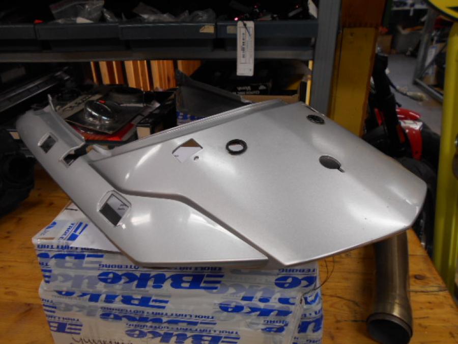 Baksidan på Bakvinge från en Yamaha FJR 1300 -2001 motorcykel.