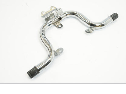 Snett nerifrån på Skylthållare från en Yamaha XVS 650 -2002 motorcykel.