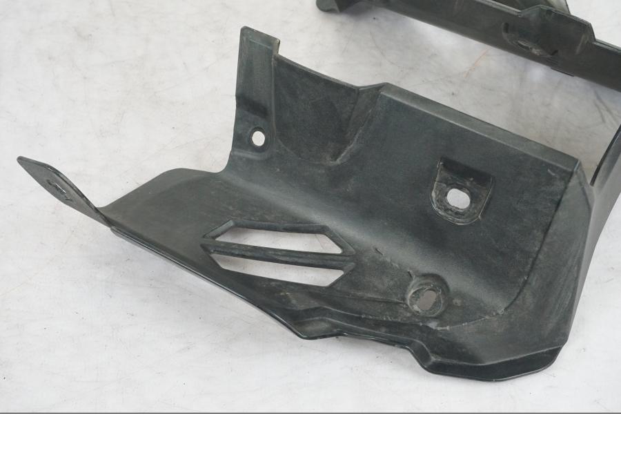 Baksidan på Ramskydd från en Triumph Tiger Explorer -2013 motorcykel.