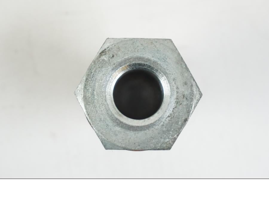 Baksidan på Oljerör från en BMW F 650 CS -2002 motorcykel.