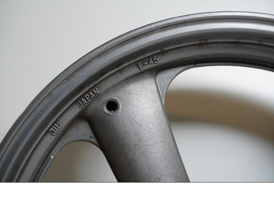 Extrabild6 på Fälg från en Yamaha FJ 1200 -1991 motorcykel.