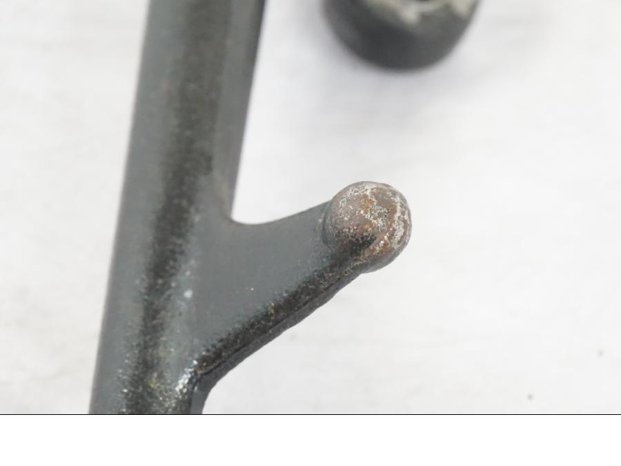 Vänster sida på Sidostöd från en Honda CBR 1000 F -1999 motorcykel.