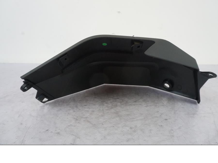 Höger sida på Tankkåpa från en KTM 1290 Super Adventure -2023 motorcykel.