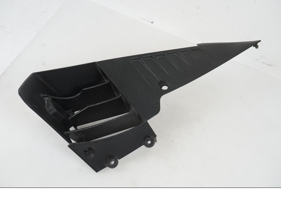 Framsidan på Kylarvinge från en H-D Adventure Pan America Special RA1250S -2021 motorcykel.