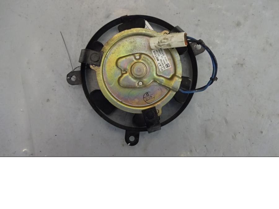 Framsidan på Vattenkylfläkt från en Ducati ST2 -2001 motorcykel.