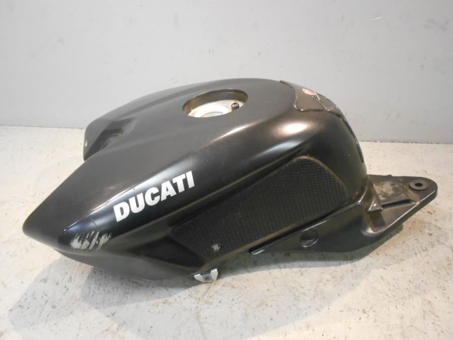 Höger sida på Bensintank från en Ducati 848 -2013 motorcykel.