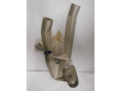 Snett nerifrån på Fotpinnefäste från en KTM RC8 -2008 motorcykel.