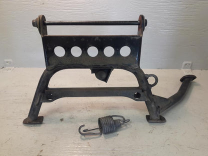 Framsidan på Centralstöd från en Yamaha Cygnus -2007 motorcykel.