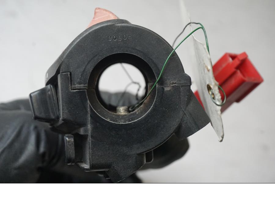 Snett uppifrån på Styrelreglage från en Honda CB 750 SF -1999 motorcykel.