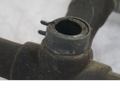 Höger sida på Second Air från en Triumph Tiger -2009 motorcykel.