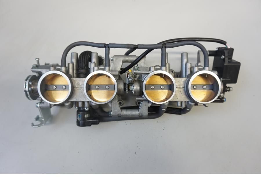 Höger sida på Spjällhus från en Suzuki GSX-R 1000 -2013 motorcykel.