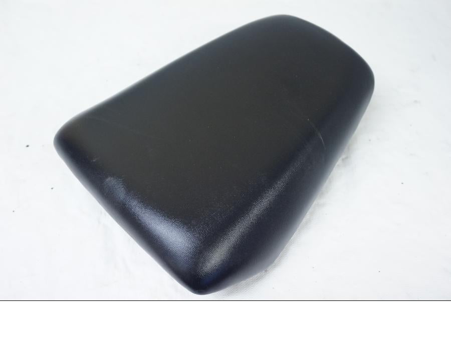 Framsidan på Sadel från en Honda CBR 125 R -2004 motorcykel.