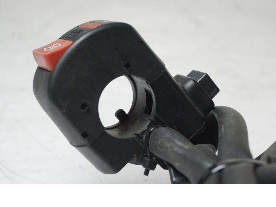 Vänster sida på Styrelreglage från en Honda XL 650 V -2000 motorcykel.