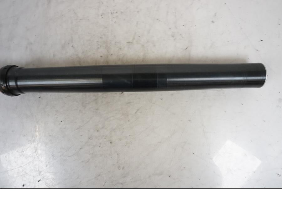 Snett nerifrån på Gaffelben från en KTM 690 SMCR -2016 motorcykel.