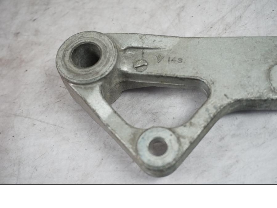 Baksidan på Bromsoksfäste från en Kawasaki ZZR 600 -1991 motorcykel.