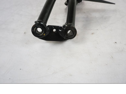 Vänster sida på Fotpinnefäste från en KTM 125 Duke -2017 motorcykel.