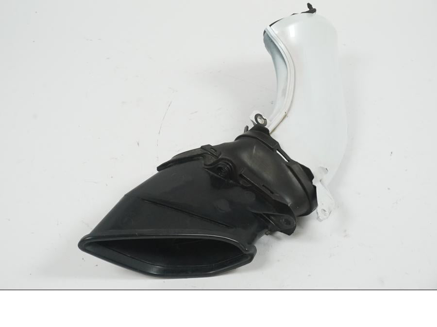 Framsidan på Luftintag från en Yamaha YZF 1000 R1 -2007 motorcykel.