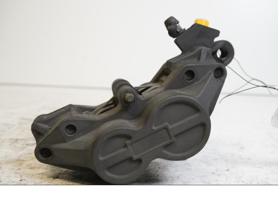 Baksidan på Bromsok från en Triumph Daytona 650 -2005 motorcykel.