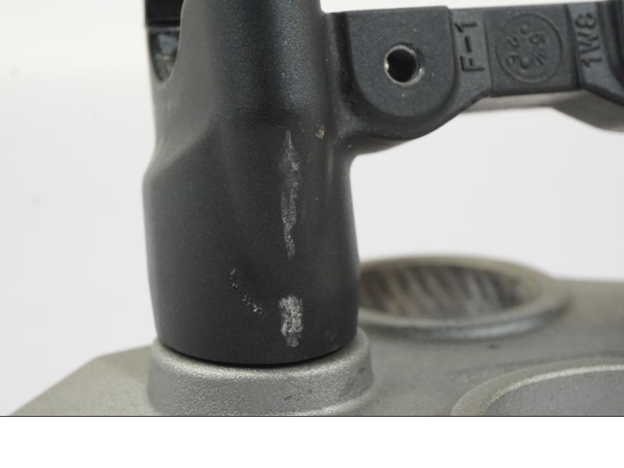 Vänster sida på Gaffelkrona från en Yamaha MT-07 -2016 motorcykel.